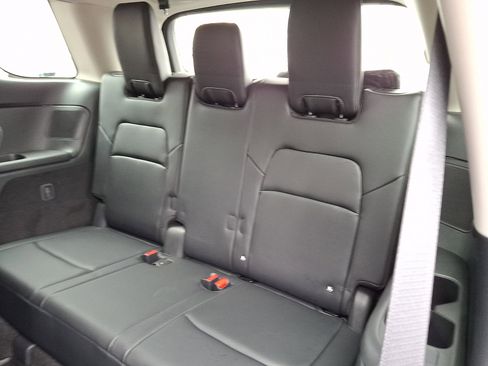 New 2026 Nissan Pathfinder SL image 7