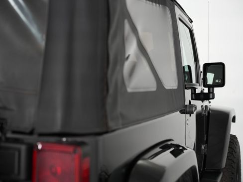 Used 2017 Jeep Wrangler Sahara AWD/4WD image 46