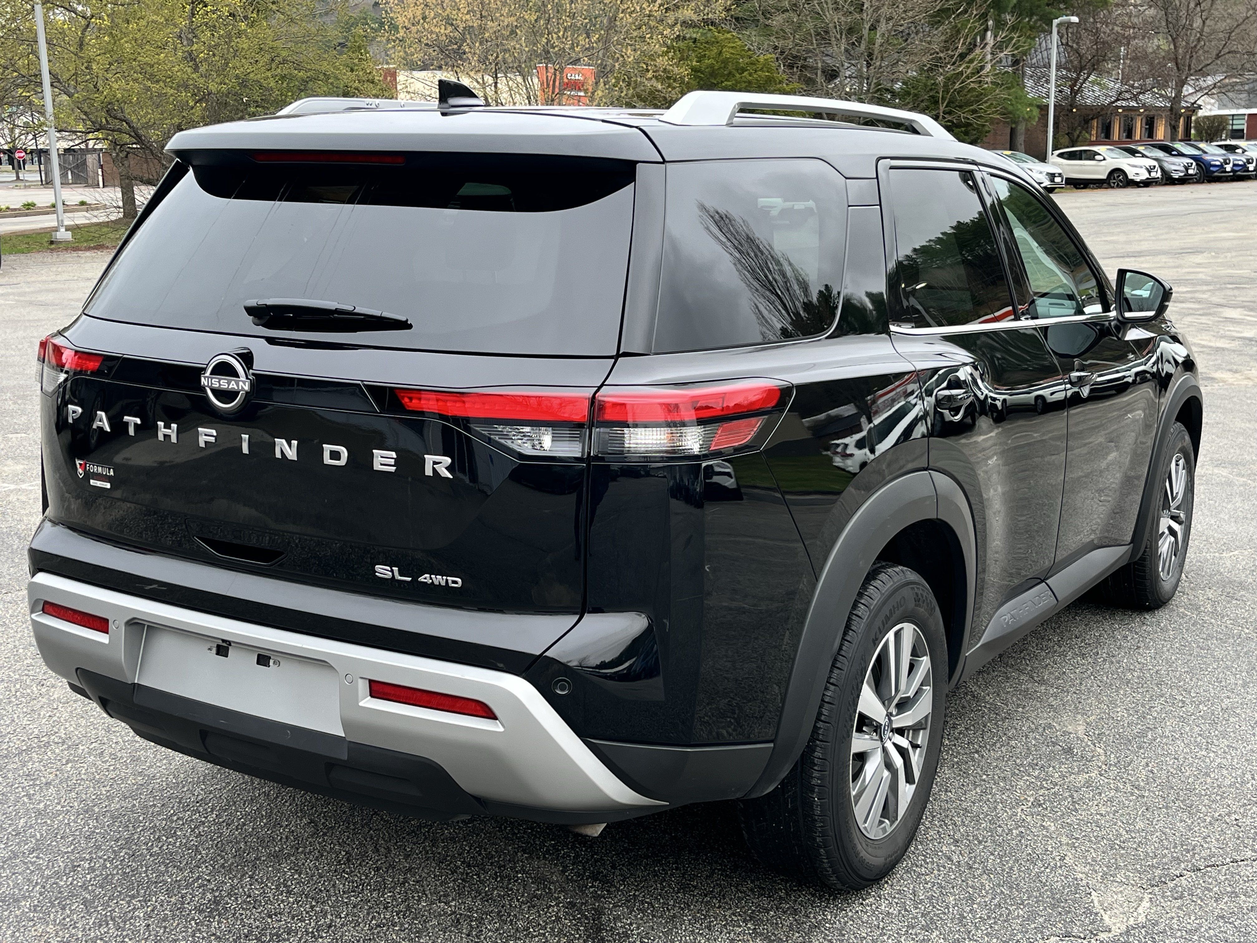 Used 2025 Nissan Pathfinder SL AWD/4WD image 7
