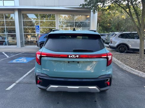 New 2026 Kia Seltos SX w/ SX Sunroof Package image 6