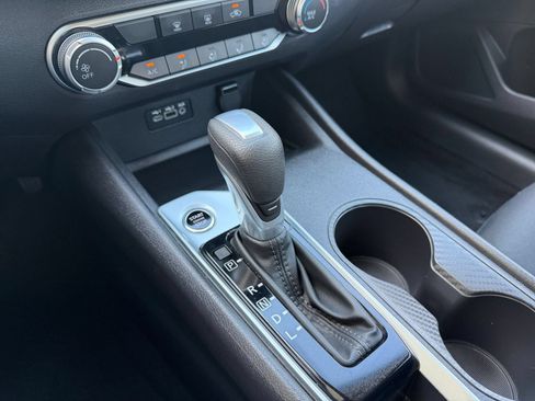 Used 2025 Nissan Altima 2.5 SV FWD image 40