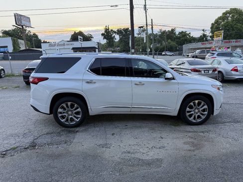 Used 2018 Chevrolet Traverse Premier w/ Driver Confidence II Package FWD image 6