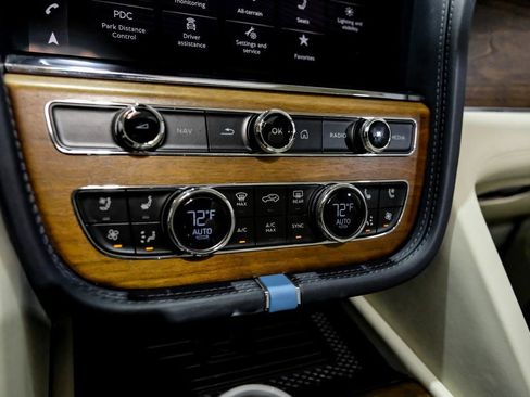 Used 2023 Bentley Bentayga Speed AWD/4WD image 25