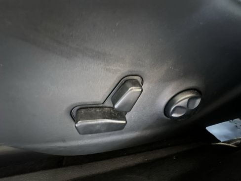 Used 2019 Jeep Cherokee Limited image 14