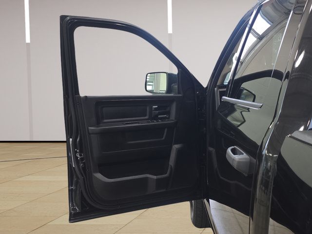 Used 2017 RAM 1500 ST w/ SXT Appearance Group AWD/4WD image 10