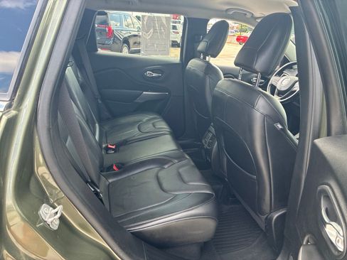 Used 2021 Jeep Cherokee Latitude Lux FWD image 18