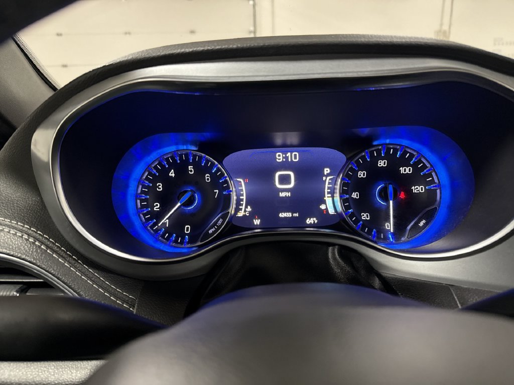 Used 2025 Chrysler Pacifica Limited FWD image 12