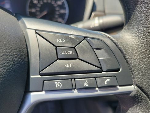 Used 2025 Nissan Altima 2.5 SV FWD image 24