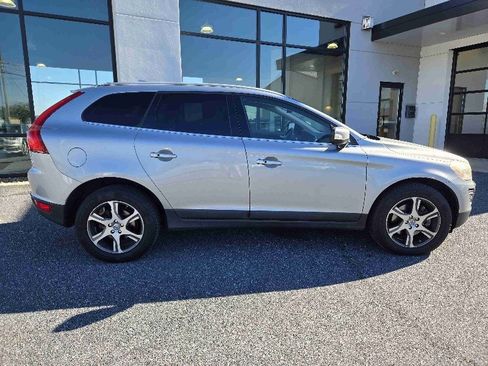 Used 2013 Volvo XC60 T6 image 2