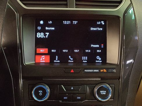 Used 2017 Ford Explorer XLT w/ Equipment Group 201A FWD image 25