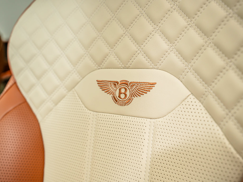 Used 2022 Bentley Bentayga AWD/4WD image 48