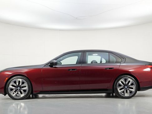 Used 2024 BMW i7 xDrive60 image 9