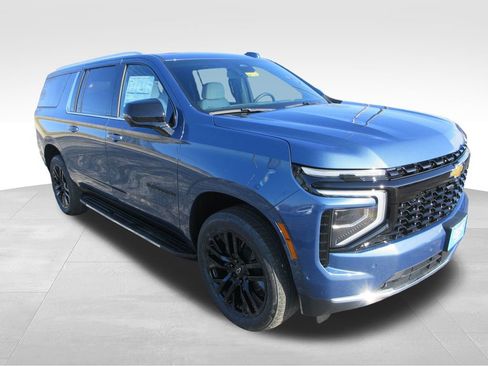 New 2026 Chevrolet Suburban Premier image 8