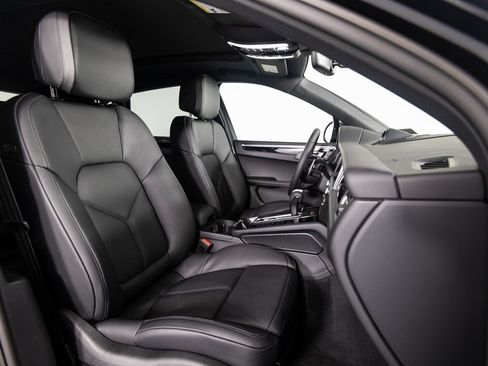 New 2026 Porsche Macan image 22