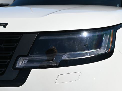 Used 2025 Land Rover Range Rover Long Wheelbase SE AWD/4WD image 6