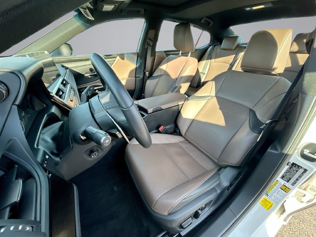 Used 2022 Lexus ES 300h w/ Premium Package FWD image 16