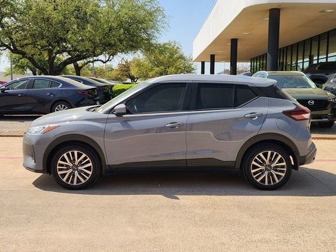 Used 2023 Nissan Kicks SV image 4