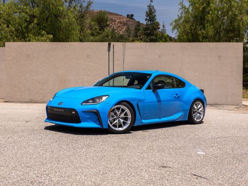 Used 2024 Toyota GR86 RWD image 9