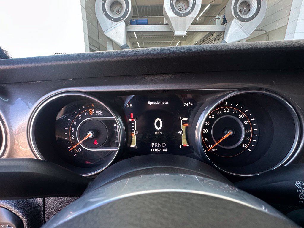 Used 2018 Jeep Wrangler Unlimited Sahara AWD/4WD image 18