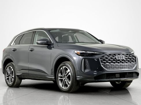 Used 2025 Audi Q5 Premium w/ 19" Wheel Package image 7