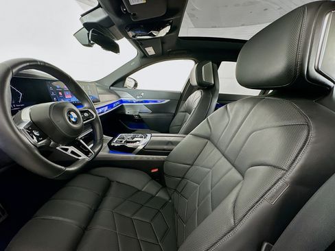 Used 2023 BMW 760i xDrive AWD/4WD image 19