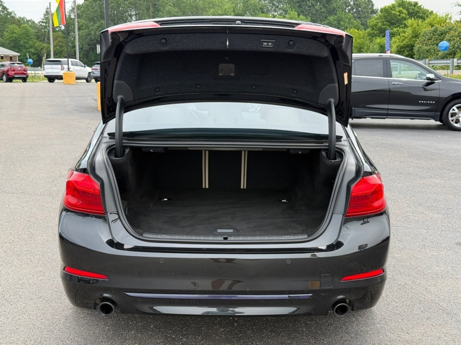 Used 2019 BMW 530e xDrive w/ Convenience Package AWD/4WD image 40