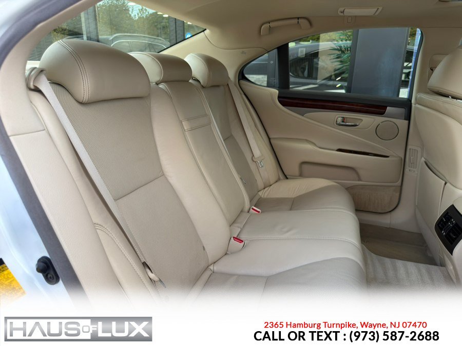 Used 2013 Lexus LS 460 AWD w/ Comfort Pkg image 18