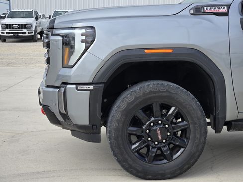 Used 2024 GMC Sierra 2500 AT4 w/ AT4 Premium Plus Package AWD/4WD image 8