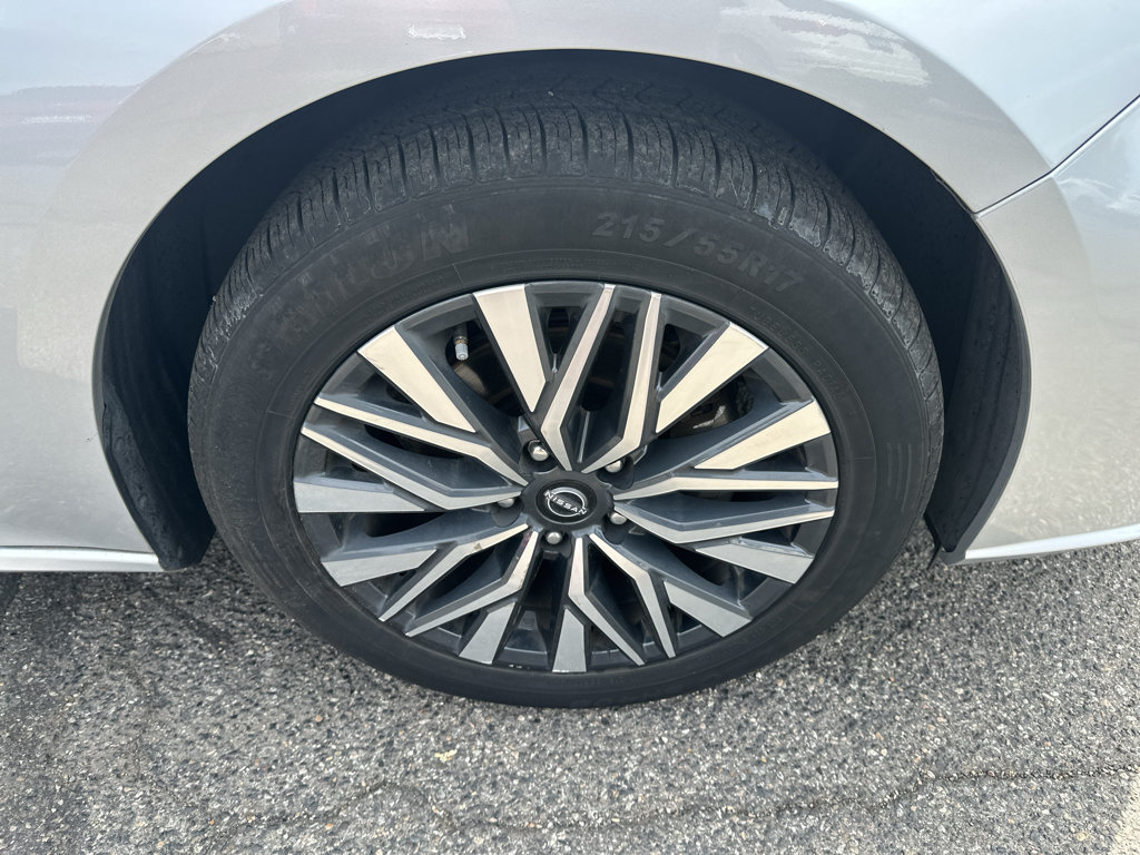 Used 2024 Nissan Altima 2.5 SV FWD image 9