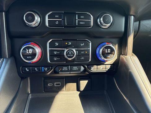 Used 2024 GMC Yukon AT4 w/ AT4 Premium Package AWD/4WD image 38