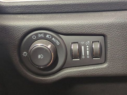 Used 2023 Chrysler Pacifica Touring-L w/ S Appearance Package FWD image 30