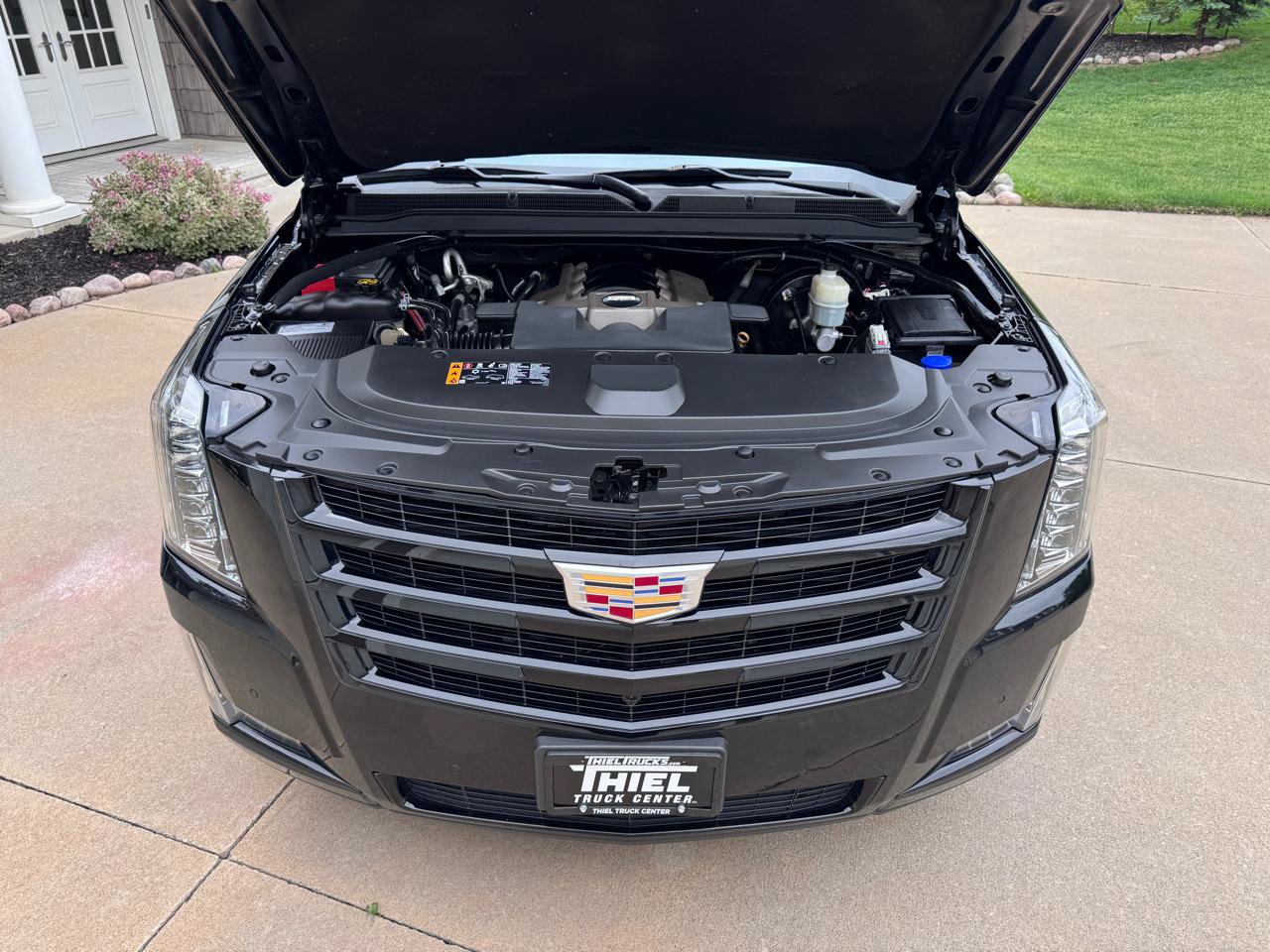 Used 2019 Cadillac Escalade ESV Luxury w/ Escalade Sport Edition AWD/4WD image 31