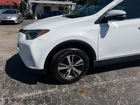 Used 2018 Toyota RAV4 XLE w/ Plus Extra Value Package FWD image 12