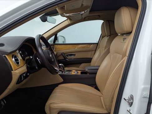 Used 2019 Bentley Bentayga AWD/4WD image 14