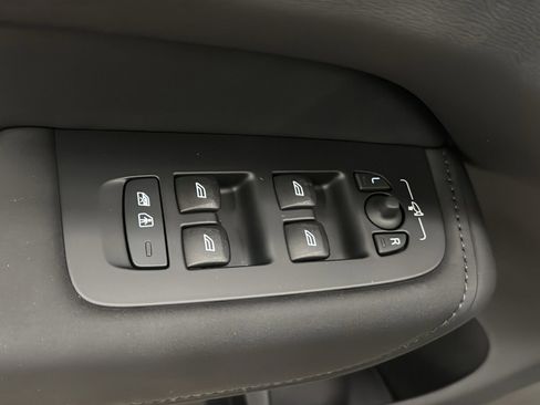 New 2026 Volvo XC60 B5 Ultra w/ Protection Package Premier image 22