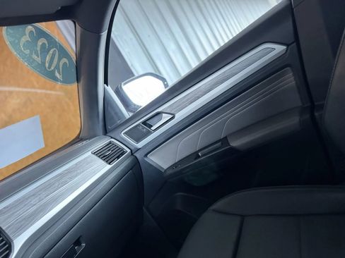 Used 2023 Volkswagen Atlas Cross Sport SE FWD image 34