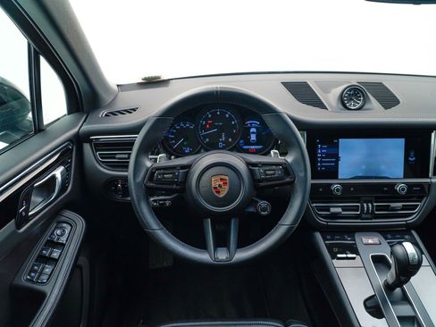 Certified 2025 Porsche Macan AWD/4WD image 20