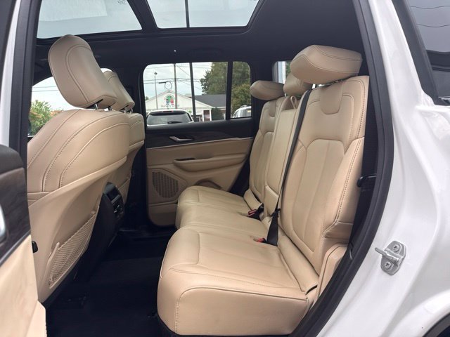 Used 2024 Jeep Grand Cherokee Limited AWD/4WD image 14