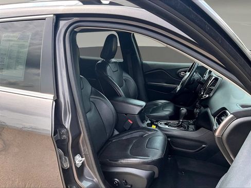 Used 2019 Jeep Cherokee Limited AWD/4WD image 32