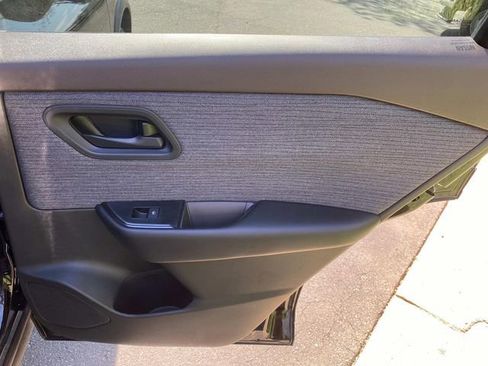 Used 2023 Nissan Rogue S image 33