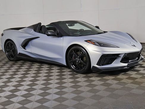 Used 2021 Chevrolet Corvette Stingray Premium Conv w/ Z51 Performance Package RWD image 2