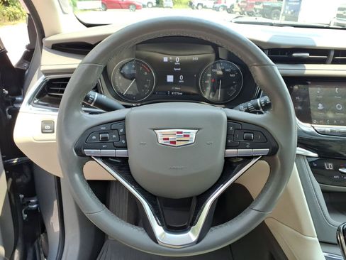 Used 2021 Cadillac XT6 Premium Luxury FWD image 16