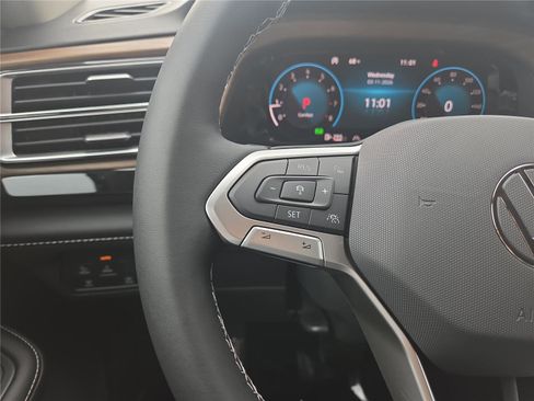 New 2026 Volkswagen Atlas SE image 16