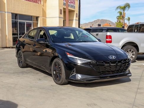 Used 2021 Hyundai Elantra SEL image 2