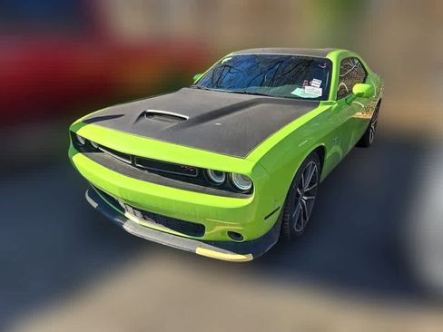 Used 2023 Dodge Challenger R/T image 2