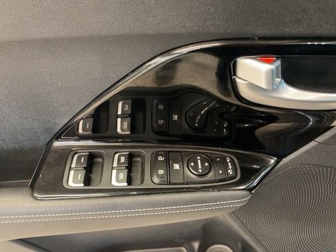 Used 2020 Kia Niro EX Premium image 30