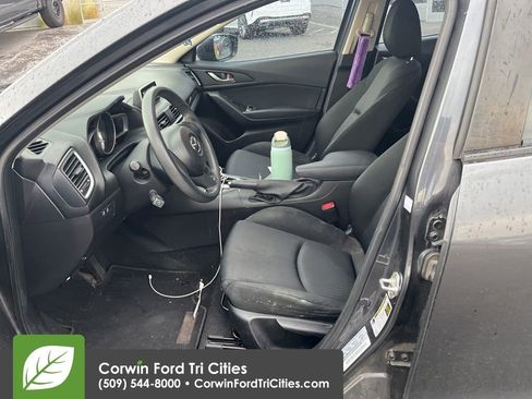 Used 2015 MAZDA MAZDA3 i SV FWD image 2