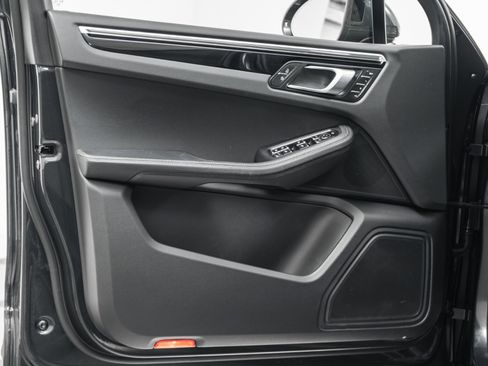 Used 2023 Porsche Macan image 33