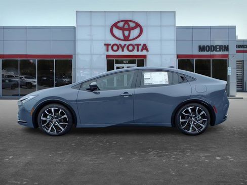 New 2026 Toyota Prius Plug-In Hybrid image 3