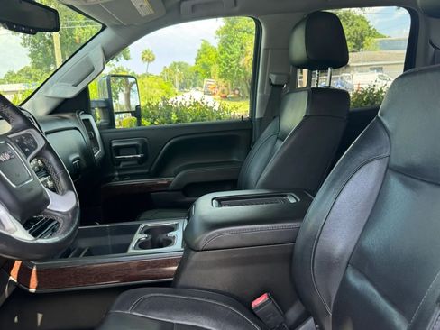 Used 2017 GMC Sierra 1500 SLT w/ Enhanced Driver Alert Package AWD/4WD image 7